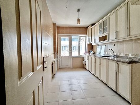 Esenyurt Üçevler Mah Kiralık Daire 2+1 Cadde Üzeri Köy İçi Yanı