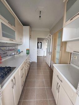 Küçükçekmece Atakent Defne 4 Sitesinde Tadilatlı Kiralık 2+1 85m2 Daire