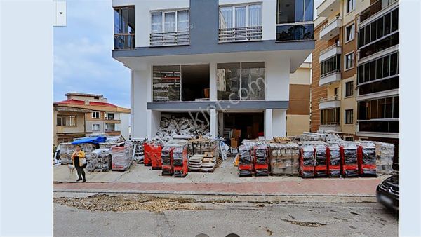 Kavaklar Mahallesinde Ana Yol Üzerinde 200 M2 Kiralık Dükkan
