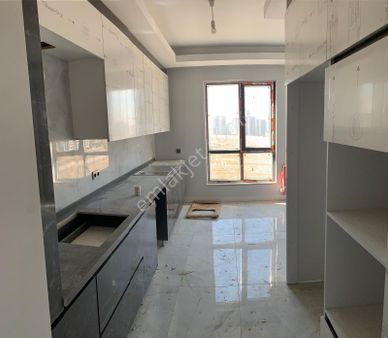 Yıl Sonuna Hazır, Muhteşem Proje'de Yarı Fiyatına / Realty Gate