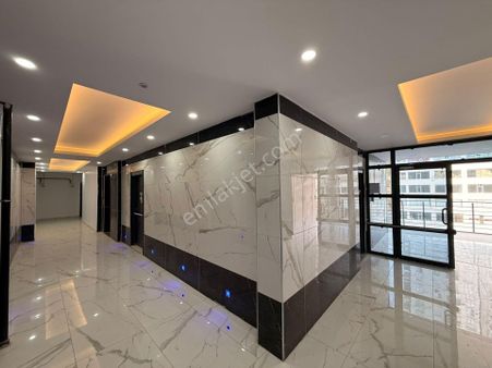 Barak Emlak'tan Ana Cadde Üzeri Satılık 3+1 Daire