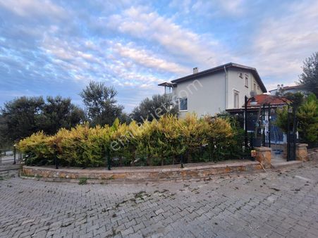 Burhaniye'de Doğa Ve Deniz Manzaralı Tripleks 160 M2 4+1villa