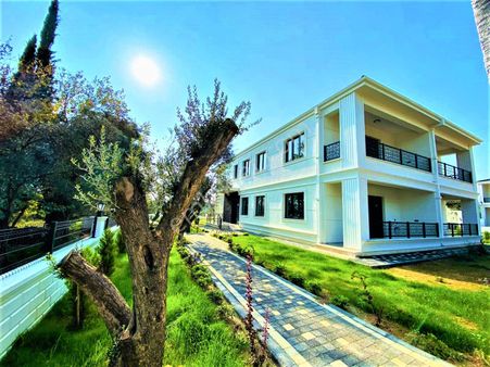 Güre De 2+1 Geniş Bahçe Kullanımlı Satılık Daire