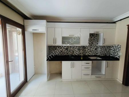 Atilla Mahallesinde 3+1 110 M2 "boş" Otoparklı 5 Yıllık Daire