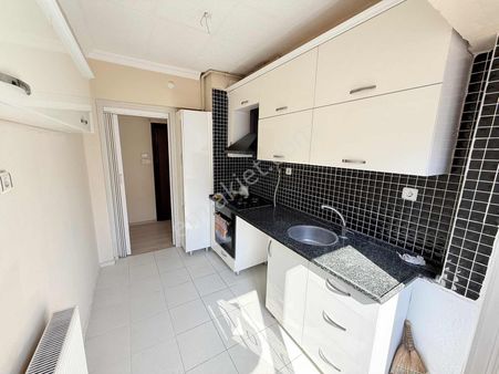 Üçyol Metro Yakını 3+1 120 M2 Bakımlı Köşe Fırsat Daire