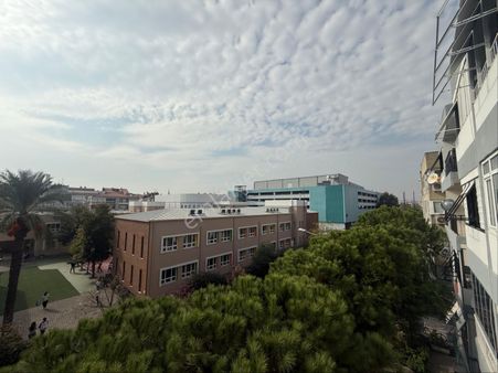 Bostanlı’da Merkezi Konumda Migros Karşısı Kiralık 3+1