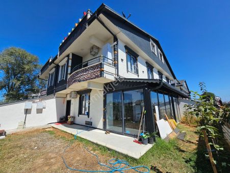 5+1 Denize Yakın , Yerden Isıtmalı, Köşe Parsel Satılık Villa