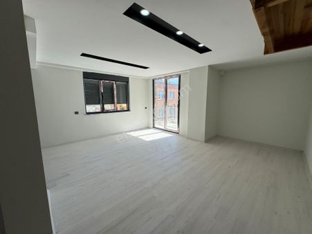 Denize Yürüme Mesafesinde Modern Geniş K.otoparklı 3+1 Dubleks