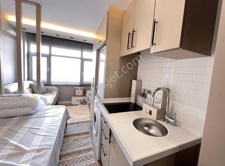 Tuncay'dan Akaretlerde Cadde Üstü Eşyalı 1+0 Stüdyo Daire