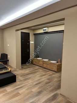 Yeni Girne Cadde Üzeri Kiralık Ev / Ofis