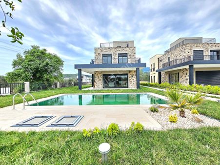 ▶ ▶ Akçay Körfez'den Satılık 450 M2 Arsa İçinde Müstakil Havuzlu Sıfır 4+1 Villa