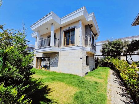 Kuşadası Güzelçamlıda Satılık Özel Havuzlu 3+1 Villa