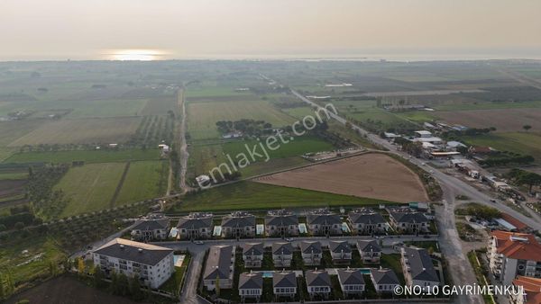 No:10 Gayrimenkul’den – Altınova Sahil Yolu Üzeri, Prestijli Sitede 1+1 Ara Kat Daire