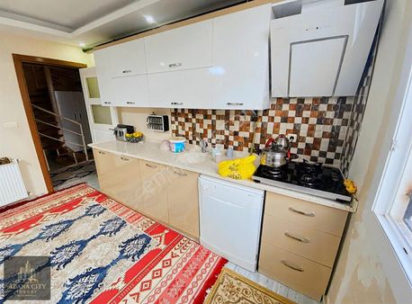 Bahçeşehir Bölgesinde Dubleks 3+1 Geniş Oturumlu Daire