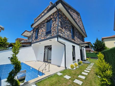5+1 Müstakil Parsel , Havuzlu , Deniz Manzaralı ,ayrı Mutfaklı Lüks Villa