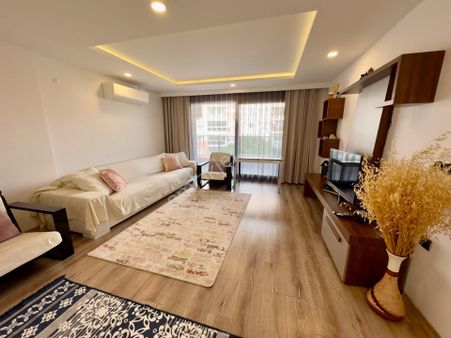 Kuşadası Satılık Arakat 3+1 Daire