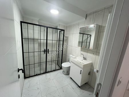 Samandıra A.gazi Mahallesinde Asansörlü 3+1 Sıfır Lüks Daire