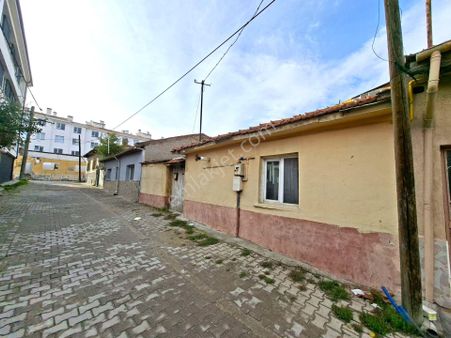 Recep Ümit'ten Esentepe'de Tei Ve Emn. Md. Lüğüne Yakın Mevkiide Satılık 103 M2 Müstakil Yer Evi.