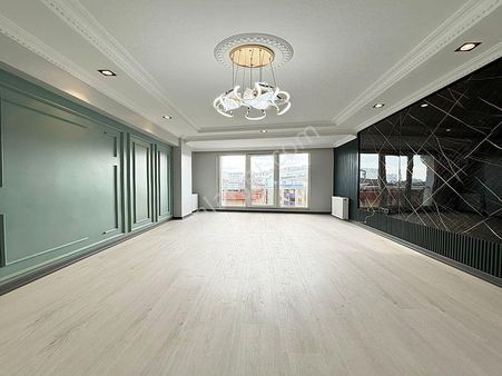 Şahane Yapı 'dan Metrobüse Komşu Minimal Dekorlu Daire