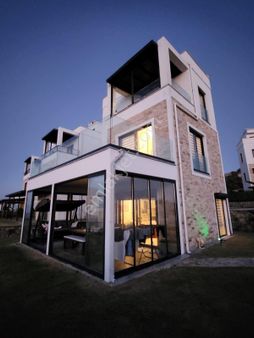 Bodrum Gündoğan Kızılburun Satılık Manzaralı Site İçi Tripleks Villa