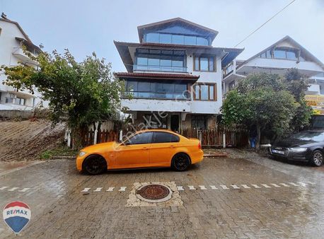 Remax Mavi-cebeci Sahilesıfır 723m²arsada 4katlı Ultralüksyazlık