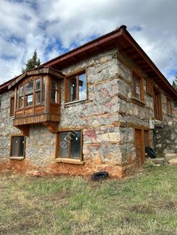 Konya Beyşehir'de 1500m2 Arsa İçinde Taş Ev