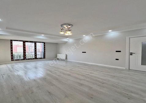 Tem Bağlantı Yoluna Yakın Sıfır Arakat Genişm2 2+1 Satılık Daire