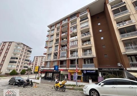 Arda Emlak Ofisisi’nden Özgür Çocuk Parkı Yakını Ara Kat Çift Balkonlu Cadde Üzeri Daire