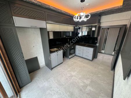 Etlik'te Site İçerisinde Lüks Yapılı Teras Balkonlu 3+1