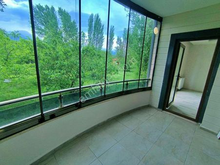 Uytundan İkizçayda Cam Balkonlu Çay Manzaralı Satılık 3+1 Daire