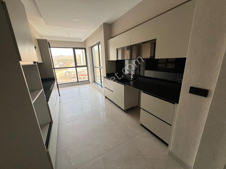 Çakırlarda Sitede Oturuma Hazır İskanlı Kapalı Otoparklı 2+1