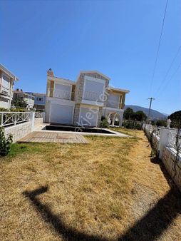 Kuşadası Davutlar'da Tek Müstakil Özel Havuzlu 4+1 Villa