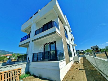 Uytundan Zeytinlide Doğayla İç İçe Satılık Müstakil 3+1 Villa