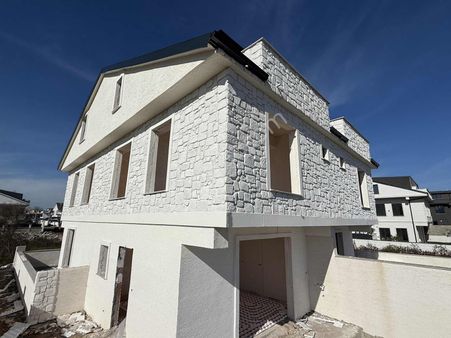 İnşaat Firmasından Satılık Yayla'da Havuzlu Tripleks Villa