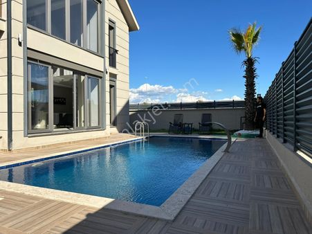 Mag Gayrimenkul'den Kadriyede Satılık Müstakil Doğalgazlı Villa