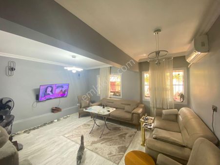 İz'den Şehir Merkezinde İnanılmaz Fırsat. 100 M Bahçeli Ev.