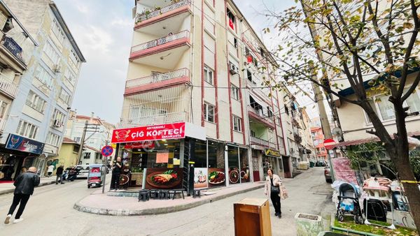 Bursalı Tahir Cd. Üzerinde 2+1 Kombili Balkonlu Satılık Ön Cephe