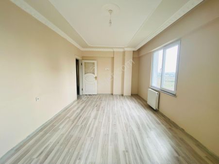 Güven'den Kapaklı'da Ebeveyn Banyolu,kombili Ön Cephe 2+1 Daire