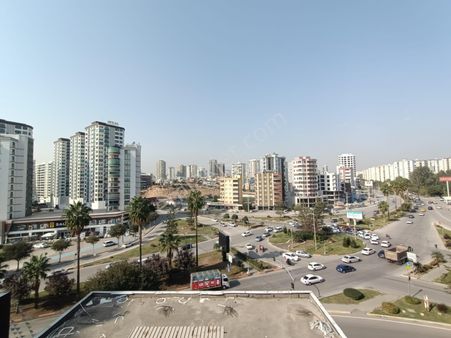 İz'den Bulvar Üzeri Sıfır Ful Cephe Açık Bölgesinde Tek