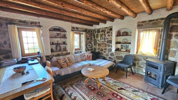 Bodrum Gümüşlük Merkezde Satılık 1+1 Taş Ev