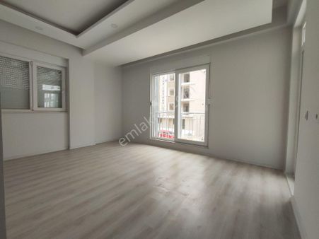 Yatırımlık Fırsat !!! Cadde Ve Ulaşıma Yakın Merkezi Konumda Katta 2+1 Daire