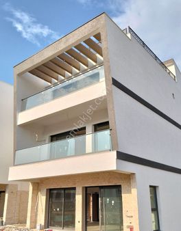 🏡kuşadası, Davutlar'da Satılık Lüks Projeden 1 Oda 1 Salon Ve 2 Oda 1 Salon Daireler.