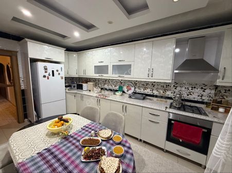 Şehir Merkezinde Karataş Sitesi'nde Açık Otopark İçi Ful Yapılı Satılık 3+1 2 Kat Fırsat Daire