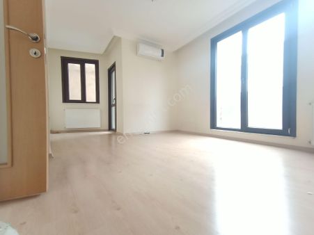 Yunus Emre Mah De Arakat 2+1 Yeni Binada