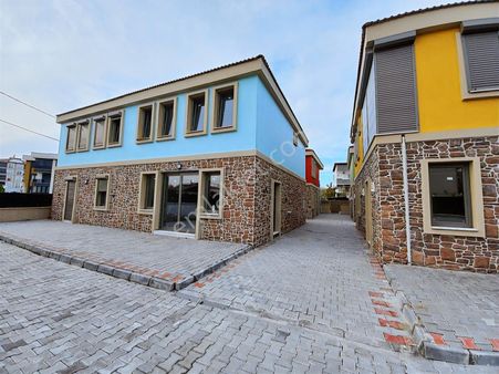 Altınova Merkezde Lüks Satılık Villa
