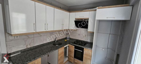 Caddede 3+1den 2+1e Çevrilmiş Çok Geniş