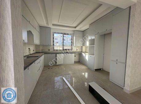 Dönümlü Mahallesinde Satılık 8+1 Tripleks Villa