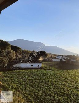 Manisa Merkez Yeniköy Mahallesinde Üç Katlı Bahçeli Ev