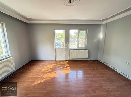 Okullar Bölgesinde Geniş Yüksek Giriş 3+1 Daire