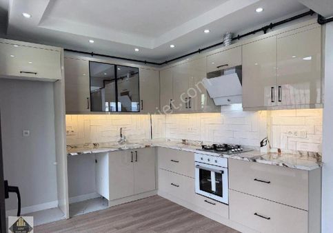 Metro Yakını Arakat Köşe Karanlık Odası Olmayan Full Tadilatlı